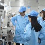 SMT贴片厂寻找客户中的QQ与微信运用